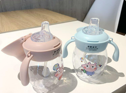 一岁宝宝喝奶可用鸭嘴杯