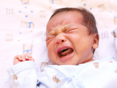二月闹出生后1-2个月开始