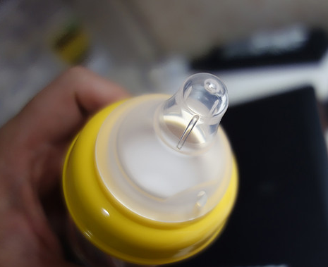 贝亲奶瓶排气孔使用方法真的不难，附详细图解步骤