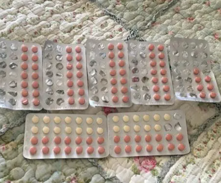 吃三个月调节激素的芬吗通月经会推迟吗？