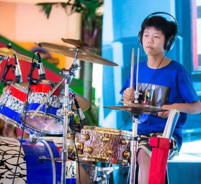 儿童太早学架子鼓容易影响听力