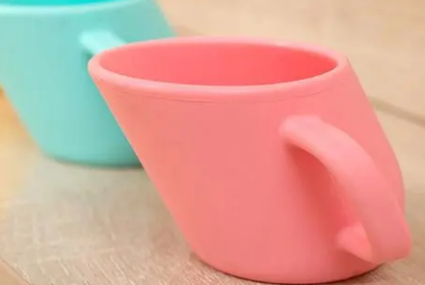 24个月宝宝用斜口杯